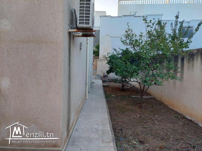 Maison à vendre Ariana - 2 étages de villas indépendants, jardin, 2 garages