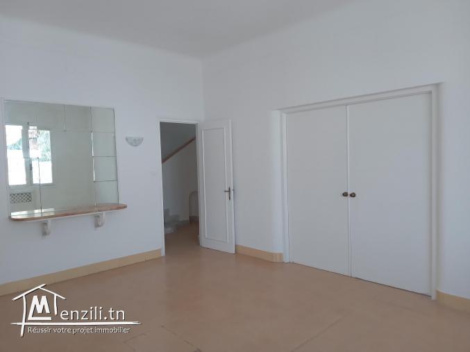 A LOUA LOUER À L'ANNÉE VILLA À MONTFLEURY TUNIS