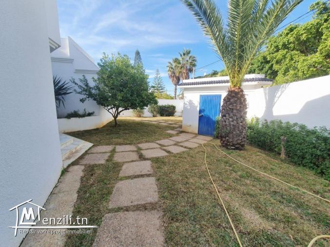 à louer une villa s+4 à gammarth