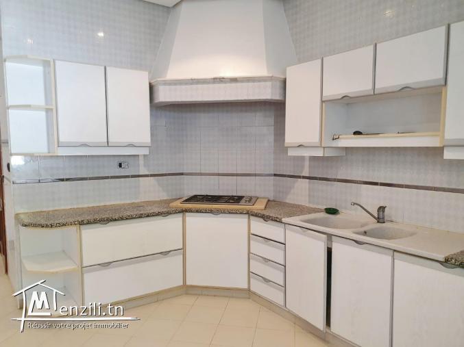 à louer une villa s+4 à gammarth