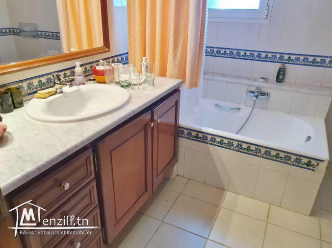 une villa s+5 à gammarth