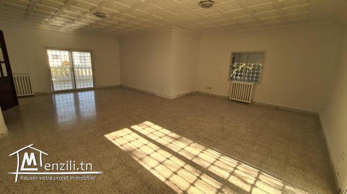 une villa s+4 à la marsa nassim