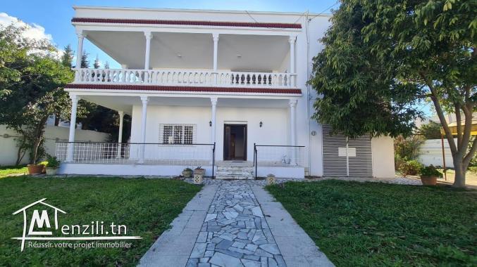 une villa s+4 à la marsa nassim