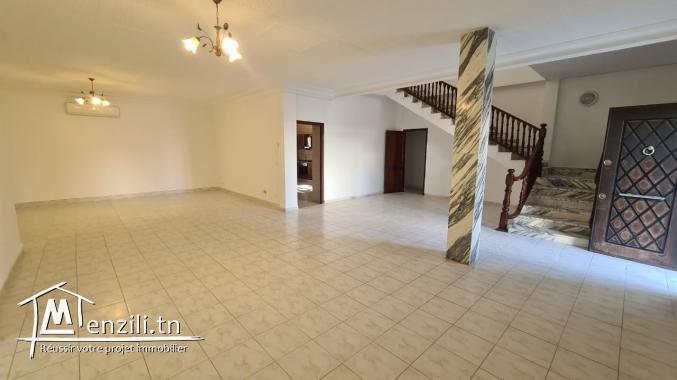 une villa s+4 à la marsa nassim