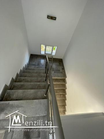 Villa S+3 de 360m² sur un terrain de 631m²- Port Financier de Raoued