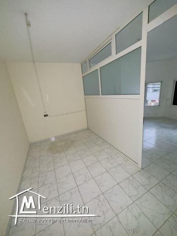 À louer : Bureau de 30 m²  au cœur du centre-ville d'El Haouaria !