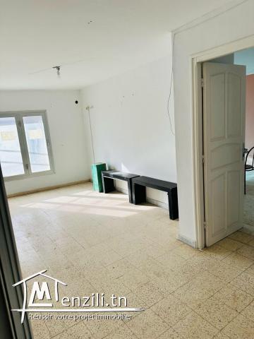 À louer : Bureau de 60 m² en plein cœur du centre-ville d'El Haouaria !