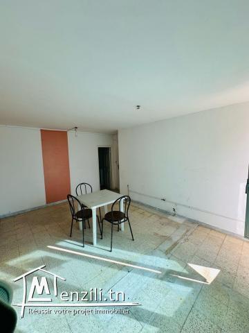 À louer : Bureau de 60 m² en plein cœur du centre-ville d'El Haouaria !