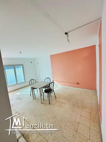 À louer : Bureau de 60 m² en plein cœur du centre-ville d'El Haouaria !