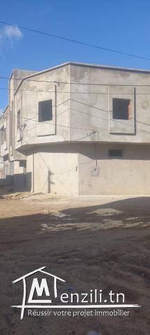 للبيع ڨراج و علوي في تقسيم بودن حي عقبة مسجلة القيروان