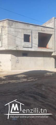 للبيع ڨراج و علوي في تقسيم بودن حي عقبة مسجلة القيروان