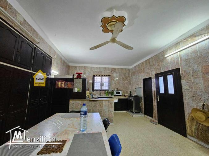 A vendre grande villa avec studio sur un grand terrain à Midoun Djerba