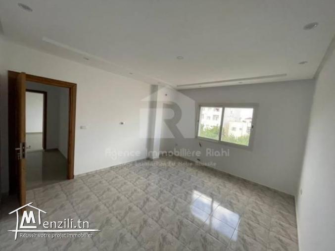 À louer un appartement S3 non meublé à cité Erriadh 1