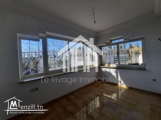 villa a carthage située dans un quartier résidentiel a Carthage.