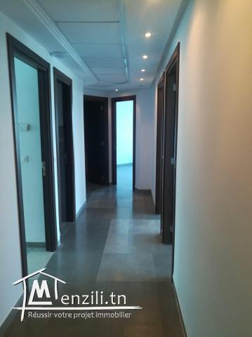 très beau bureau hall+4 au lac 1