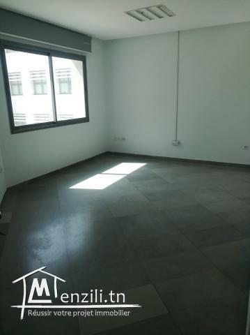 Très beau bureau hall+8 au Berge du lac 1