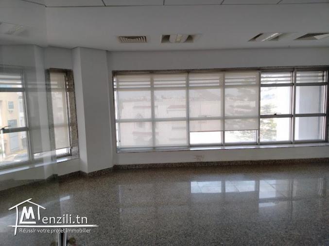 Très beau bureau 360 m² au berge du lac 1