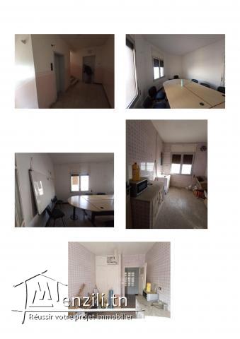 Étage Complet Idéalement situé au centre-ville de Tunis