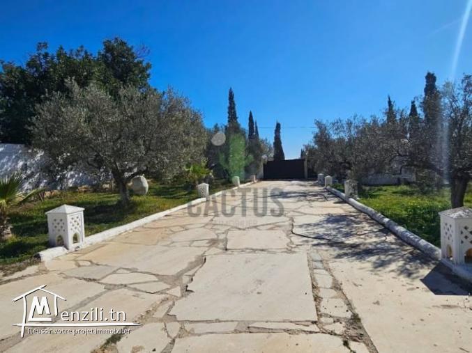 À vendre villa de maître sur un terrain de 5500m² à Béni khiar