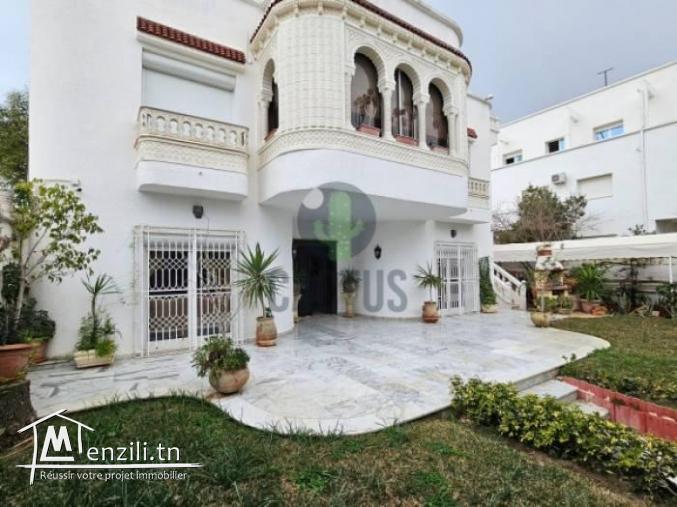 À vendre Villa de 380m² sur un terrain de 505m² à Cité MoraNabeul
