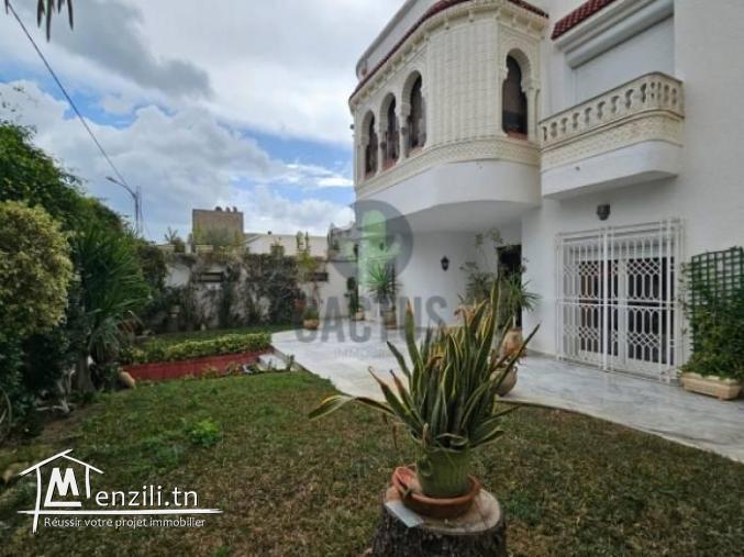 À vendre Villa de 380m² sur un terrain de 505m² à Cité MoraNabeul