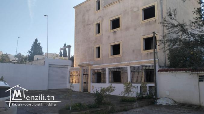 A vendre une jolie villa inachevée sur la route X3 TUNIS