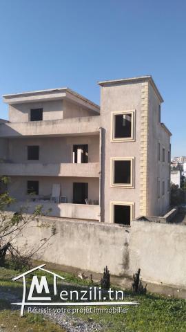 A vendre une jolie villa inachevée sur la route X3 TUNIS