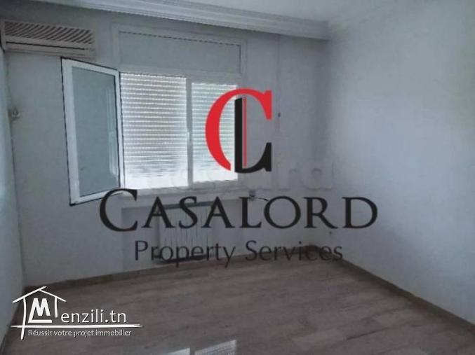  un appartement en S3 situé dans une résidence gardée à La Soukra.