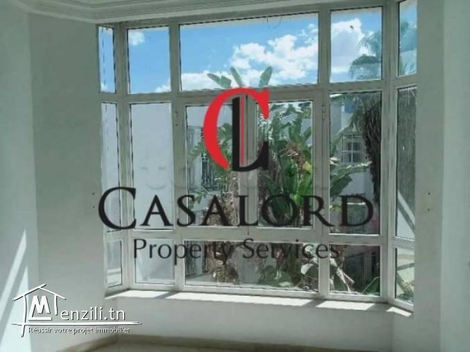  un appartement en S3 situé dans une résidence gardée à La Soukra.