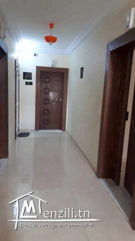 Appartement (S+2) au premier étage d’un immeuble (R+3)