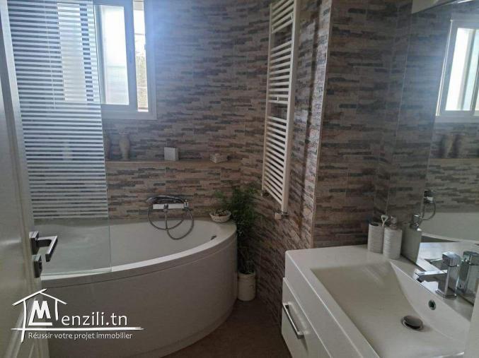 villa standing avec piscine nichée dans une ferme en pleine production