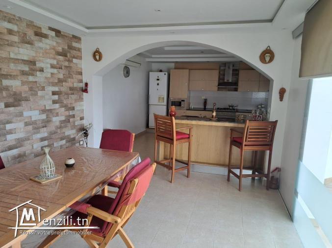 villa standing avec piscine nichée dans une ferme en pleine production