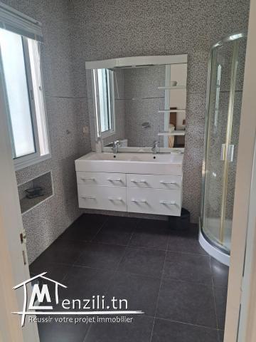 villa standing avec piscine nichée dans une ferme en pleine production