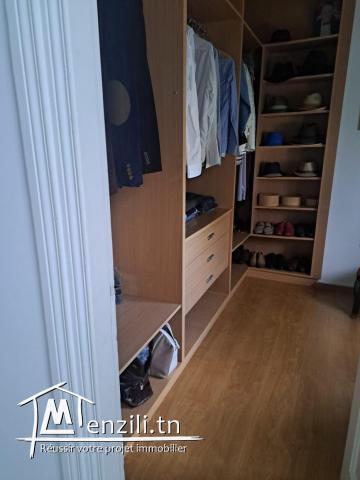 villa standing avec piscine nichée dans une ferme en pleine production