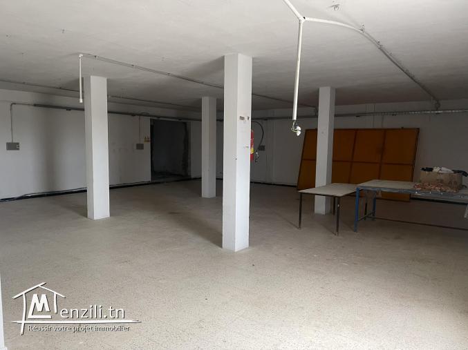 Showroom de 330m² à Boujardga Boumhal