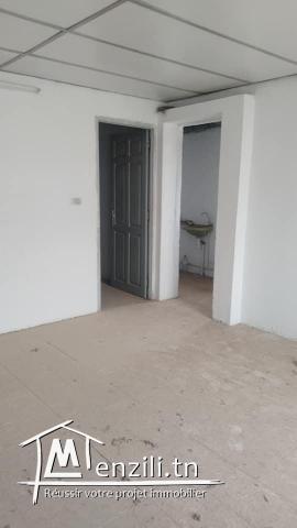 À vendre ou à louer : terrain d'une superficie de 1027 mètres carrés. (Opportunité)