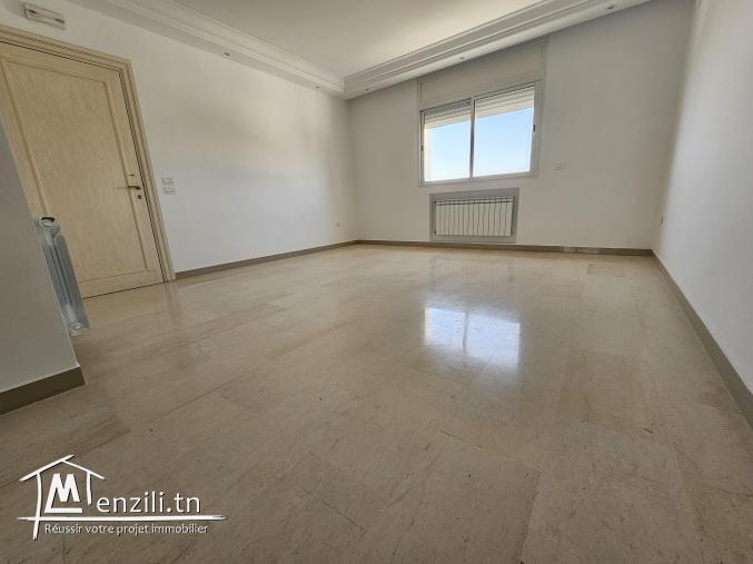 soukra étage de villa à louer