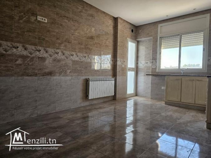 soukra étage de villa à louer