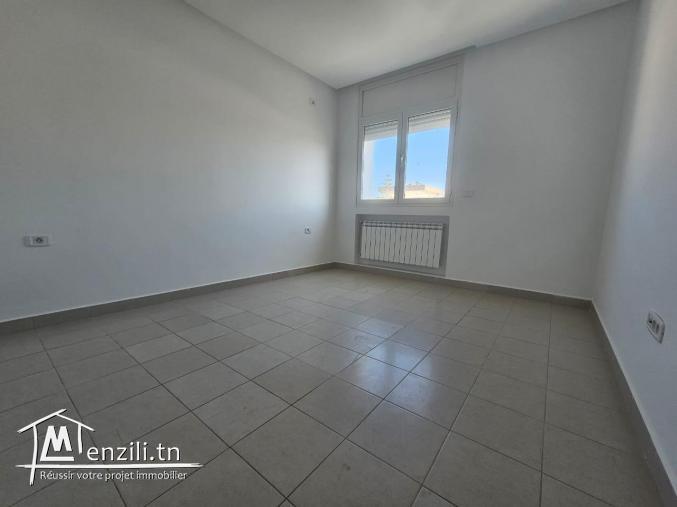 soukra étage de villa à louer