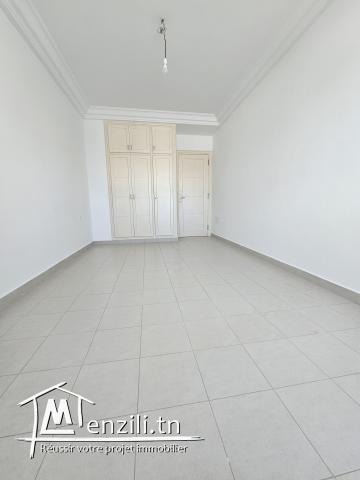 soukra étage de villa à louer