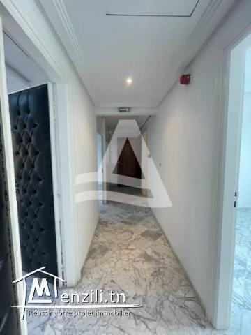 un bureau  à louer non meublé situé au lac 1 