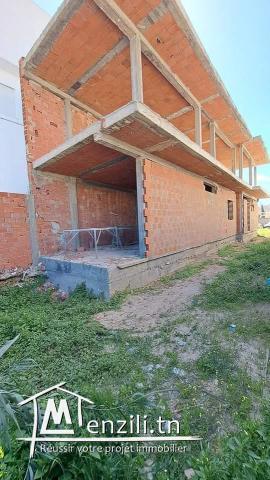 A vendre terrain avec un bâtiment inachevé