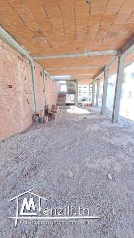 A vendre terrain avec un bâtiment inachevé