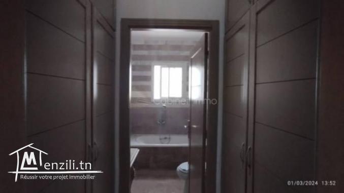 Location étage de villa à chotrana1