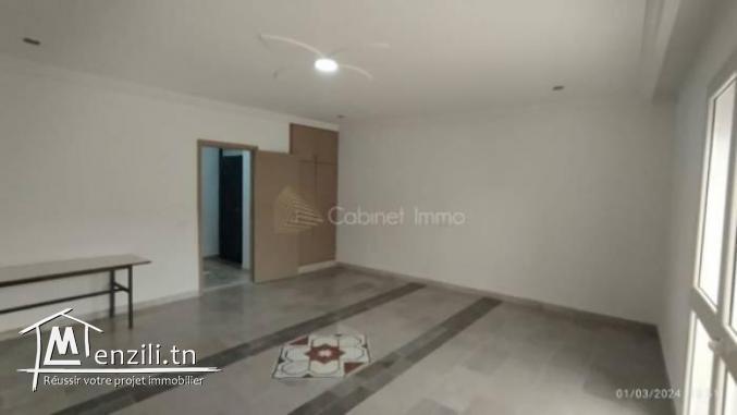 Location étage de villa à chotrana1