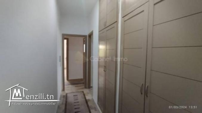 Location étage de villa à chotrana1