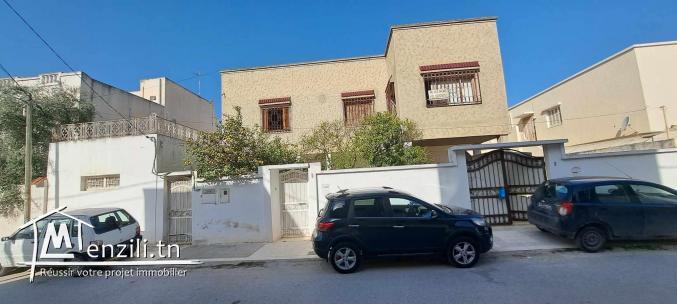 A vendre villa 3 niveaux à Radès
