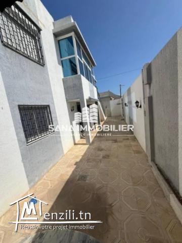 maison  sur deux niveaux