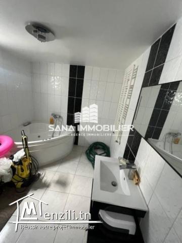 maison  sur deux niveaux