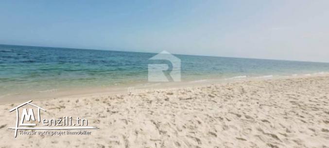 Appartement S2 au 5éme étage vue mer partiel pied dans l'eau à chatt meriem sousse par jour